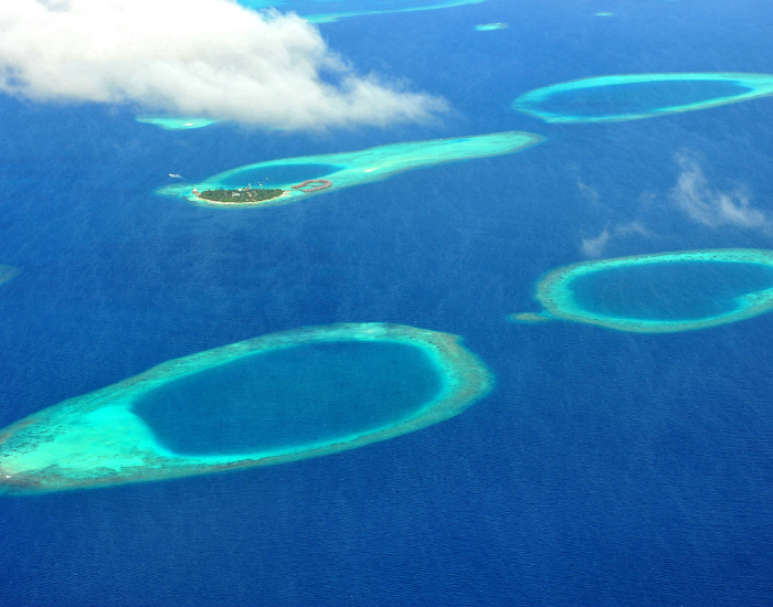 Atolls-maldives.webp erial photo og atolls in maldives