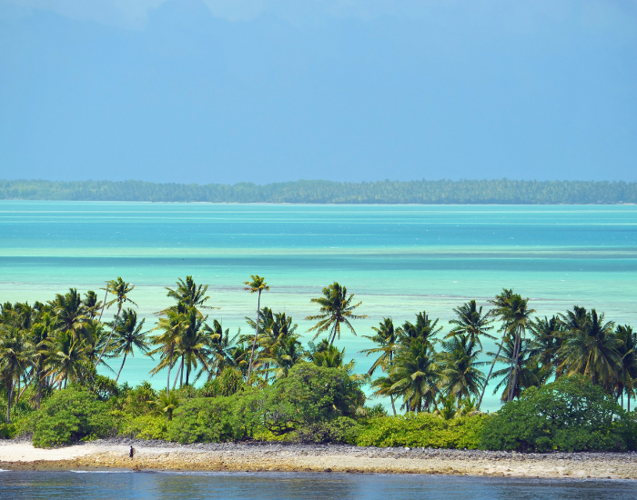 Kiribati.webp Kiribati panoramic view of the ocean and beach with some palm trees